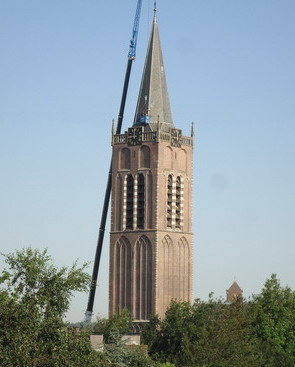 Wijkertoren
Onderhoud aan de Wijkertoren op 3 augustus 2015. Enkele leien lagen los en deze moesten weer vastgezet worden. 

Keywords: bwijk kerk