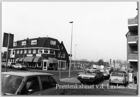Arendsweg hoek Baanstraat anno 1985
Arendsweg hoek Baanstraat anno 1985  foto J. v.d. Linden
Keywords: bwijk arendsweg baanstraat