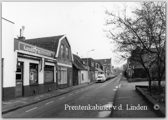 Baanstraat
Baanstraat nabij de Zeestraat April 1986  foto J. v.d. Linden
Keywords: bwijk baanstraat