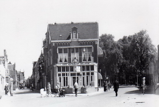 Breestraat
Breestraat ingang. links de Koningstraat met Cafe Bellevue
Keywords: bev breestraat