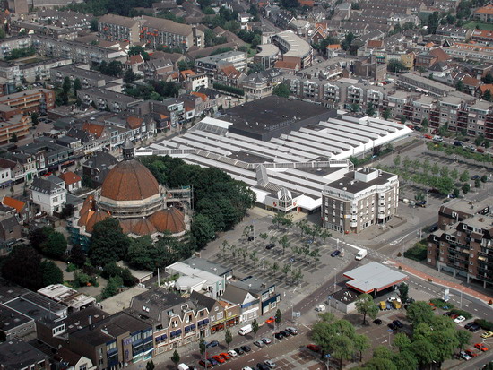 Beverhof en Agthakerk
foto: westzaansedigitalebeeldbank@chello.nl
Keywords: Beverhof Kerken Agthakerk Luchtfoto Panorama