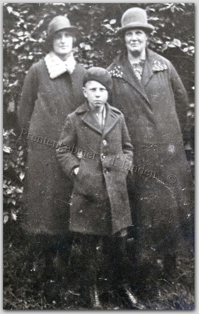 Familieleden Duin foto genomen op 25 Mei 1924 
   Foto Prentenkabinet v.d. Linden 
Keywords: bwijk duin