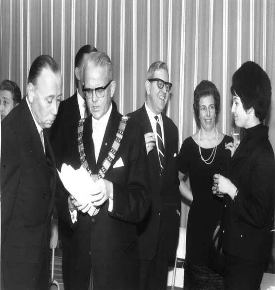 personen uit dorp
Burgemeester Bruinsma en E Gerritse
Keywords: waz personen bruinsma gerritse