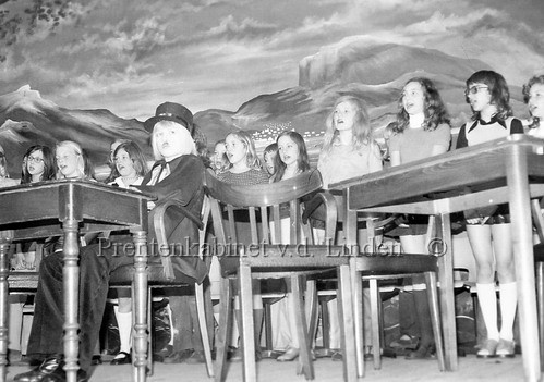 Heilig Hartschool
Musical Vissers en Stropers 1974
Keywords: waz h hartschool