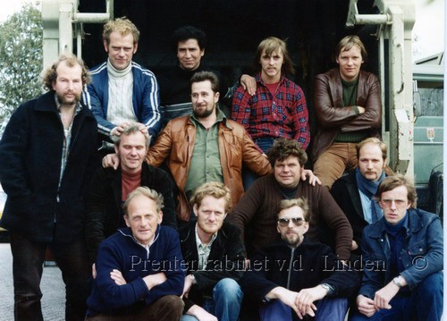 Medewerkers Gemeente Beverwijk 1981 achter vlnr. W.J. van Son, A.B.H. Naim, G.H. van Schie, J. Tjerkstra, tussen R. Geerling, R. Verhoeven, daarvoor A. Flaman, H Warmerdam, C.H.F. Talsma. vooraan J. Boer, Th. J. H. Mattu, Chr A. Warmenhoven, S.J. Kruize
Keywords: bwijk son naim schie tjerkstra geerling verhoeven flaman warmerdam talsma boer mattu warmenhoven kruize