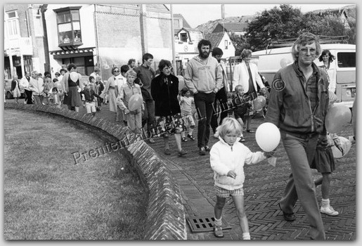 optocht
Han Veldhuis met dochter 
Feest optocht Foto Henk Honing
Keywords: waz feest henk honing han veldhuis