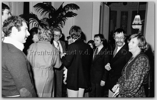 Personen uit dorp
Geheel rechts Freek Trautwein (geb. 25-01-1935-ovl. 24-07-2008) met echtgenote Conny Trautwein -de Wit (geb. 08-12-1941) Freek was actief voor Leefbaar Wijk aan Zee + laat de kust met rust. Conny was raadslid Gem. Beverwijk
Keywords: waz de wit trautwein