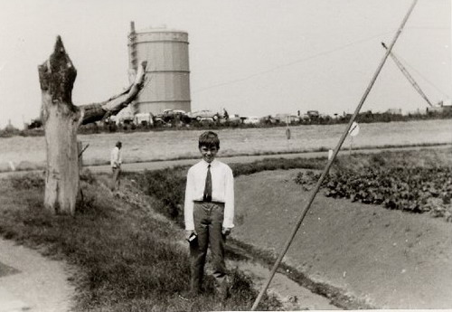 De gashouder in de polder
Ooit stond er de naam Bintangs op, je kon het al lezen van veraf.
Keywords: pijp haven bwijk
