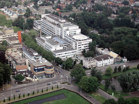 RKZ
Prachtfoto met het Rode Kruisziekenhuis, Velserweg, gebouwen Van Corus.

foto: westzaansedigitalebeeldbank
Keywords: rkz beverwijk