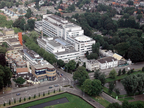 RKZ
Prachtfoto met het Rode Kruisziekenhuis, Velserweg, gebouwen Van Corus.

foto: westzaansedigitalebeeldbank
Keywords: rkz beverwijk
