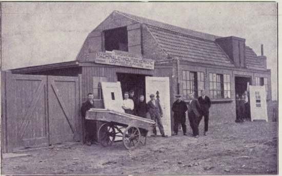 Kennemer machinefariek
Hierbij een oude foto uit 1926. Kennemer machinaal houtbewerkingsbedrijf firma Schelvisch te Beverwijk...Geen idee waar dit was !

foto: Jan de Swart
Keywords: bwijk