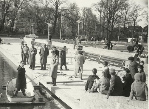 Stationsplein de vijver 1960
Keywords: bwijk Stationsplein