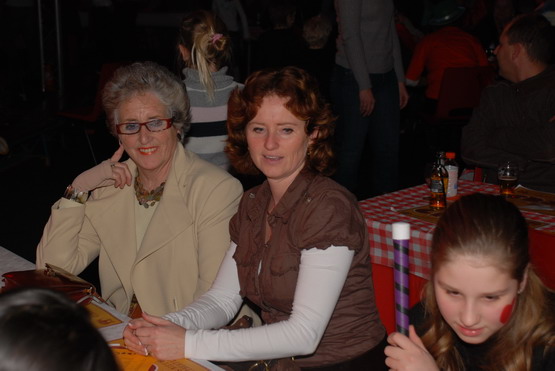 Personen uit dorp
Nieuwjaarsfeest in de Moriaan. 2009
Ada en Inge Claus en dochter

foto JL
Keywords: ada en inge claus waz