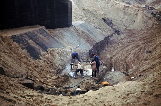 Bunker
Op strand in de duinenrij gesloopt door de firma Kruk.
Keywords: waz Bunker