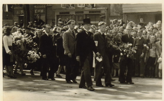 Fam Schellevis henk de metselaar
De verzet ploeg op de Breestraat 

foto Jose Schellevis 
Keywords: waz schellevis