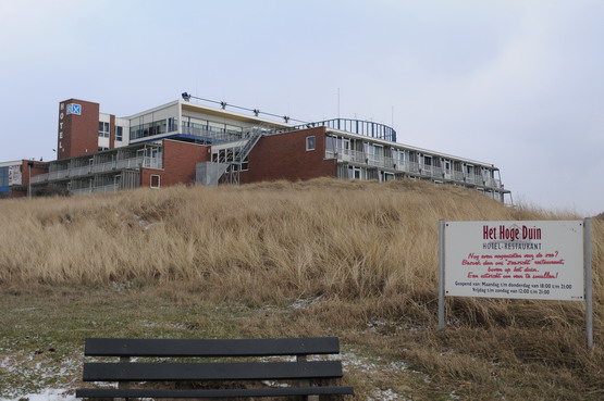 Hotel Hoge Duin
Hotel Hoge Duin kijkt NEER op het Strandhuis

foto jl
Keywords: waz Hotel Hoge Duin