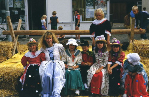 Volksfeest op de dorpsweide
Verkleed
Keywords: waz volksfeest